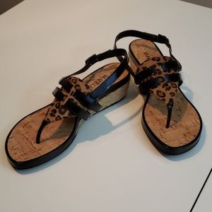 Vaneli Sandal t-strap, Animal Print Wedge